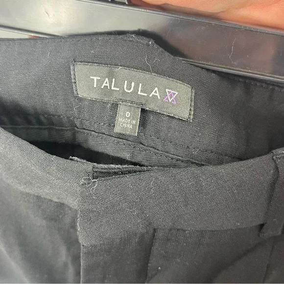 Talula Aritzia Size 0 Black Pleated Chino Shorts 2" P9 - Picture 3 of 4